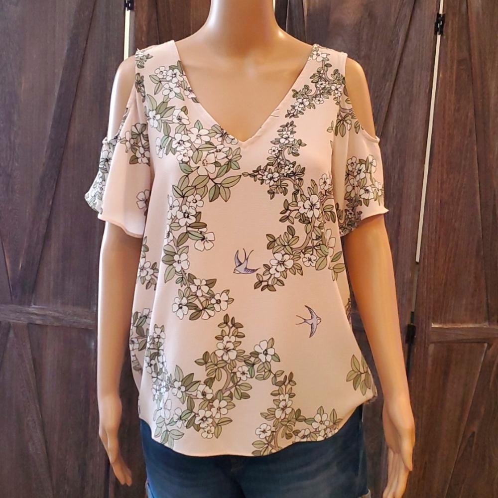 Womens C & E ivory cold shoulder floral top size M